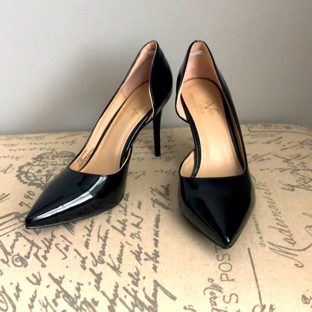 V 1969 Italia black patent pumps